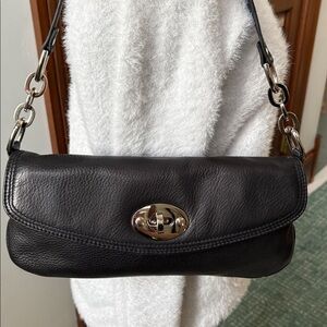 Kate Landry  Shoulder Bag  Clutch leather  black  Silvertone  turn lock like new